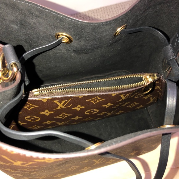 Womens Louis Vuitton Bag - Picture 2 of 3